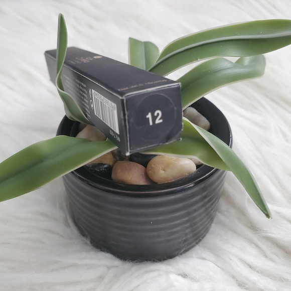 TASH Cosmetics Lip candy Liquid To Matte Lipstick #12 Deep Purple - Picture 3 of 6